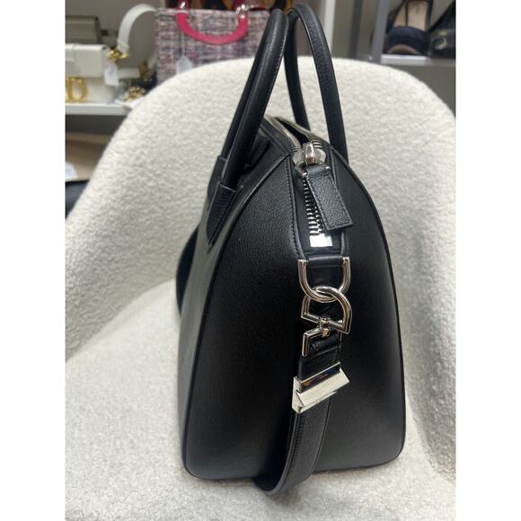 Givenchy Antigona Large Black Leather Handbag - Like New - Picture 6 of 7